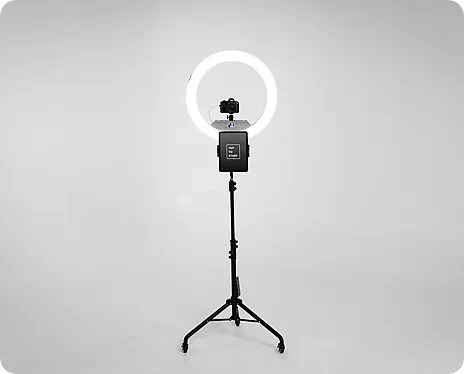 DSLR photo booth with ring light attachment