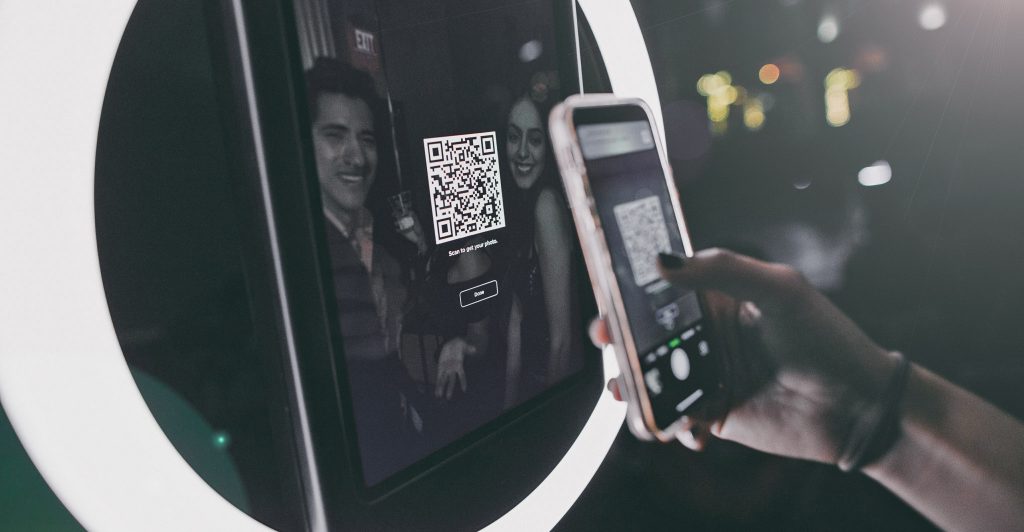 Event photo sharing with a qr code photo booth simple booth