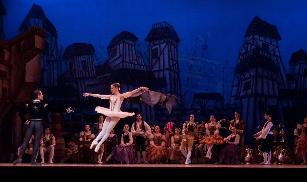 ballet dancers on stage